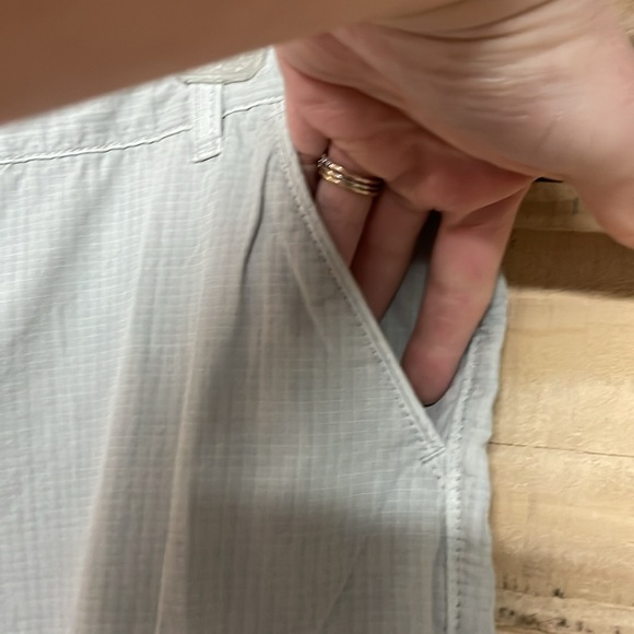 J. Crew size 10 Mid-rise Favorite Fit 100% Cotton Gray Cargo Pants with Pockets - Picture 4 of 15